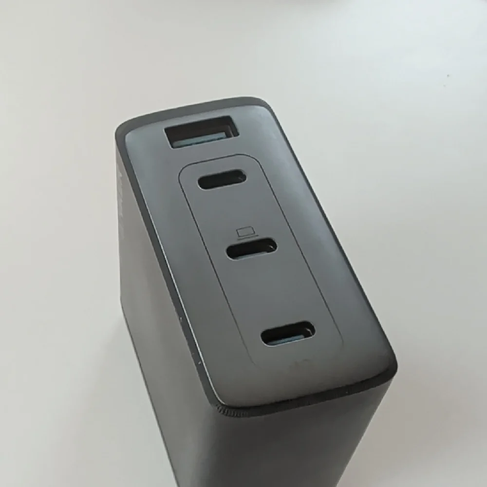 Anker 100w Charging Hub with Suction Housing